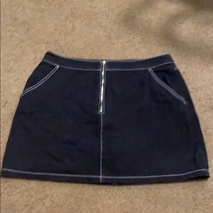 BARELY WORN SUPER CUTE BLACK SKIRT !!!